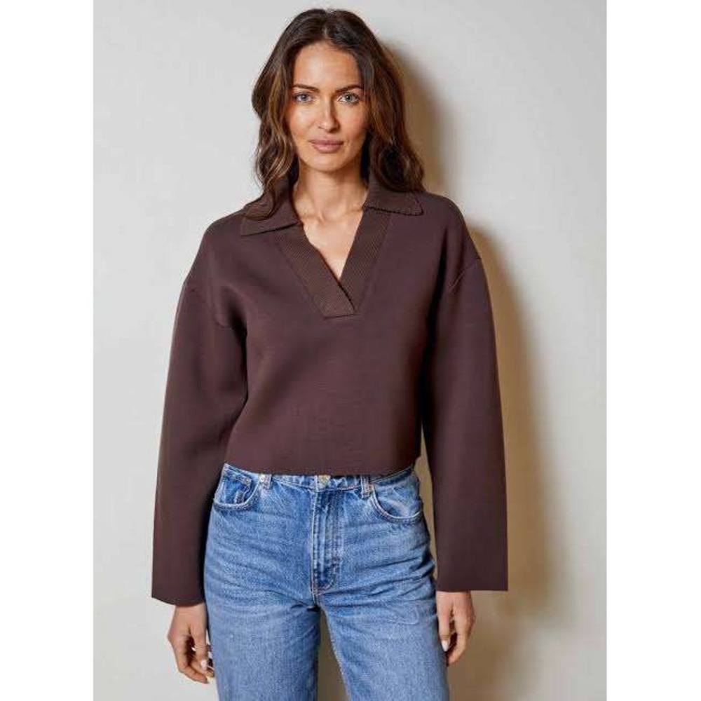 DH New York Jessie Top in Umber Cropped V-Neck Polo Sweater Scuba DHGG2111 Sm